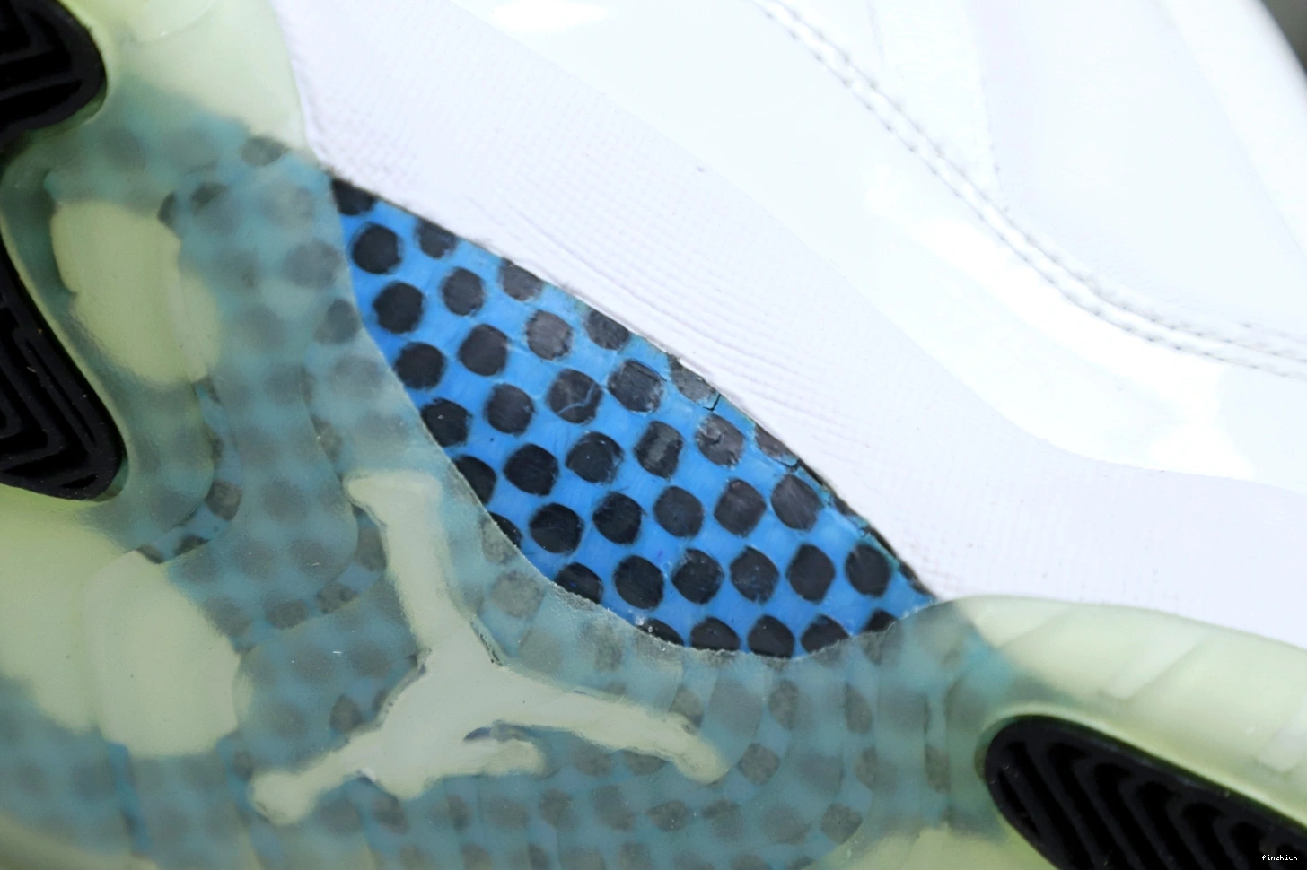 LOW LEGEND BLUE JORDAN 11 RETRO AIR 0831